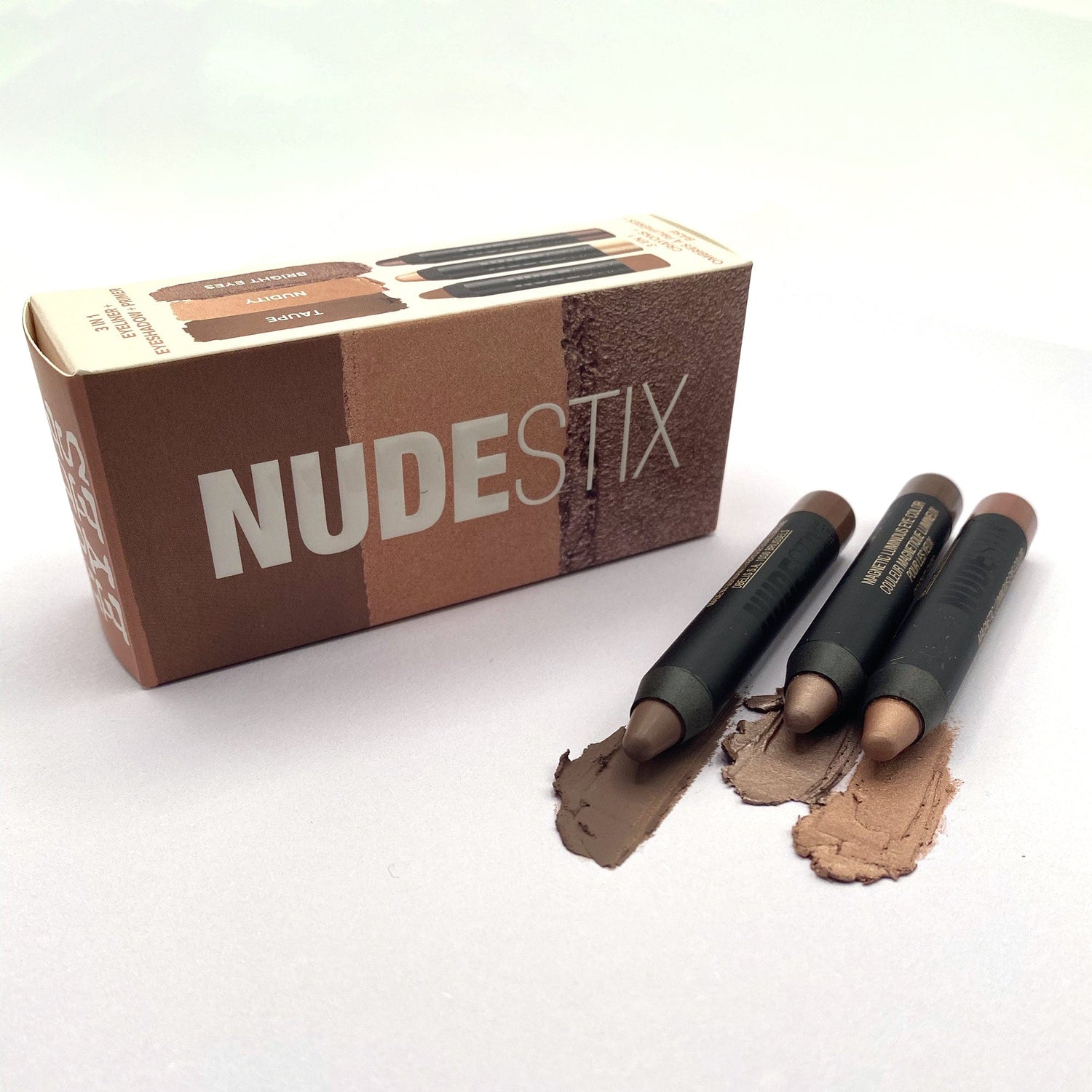 Eyeshadow pencils in Bright Nude Eyes Mini Kit and swatches